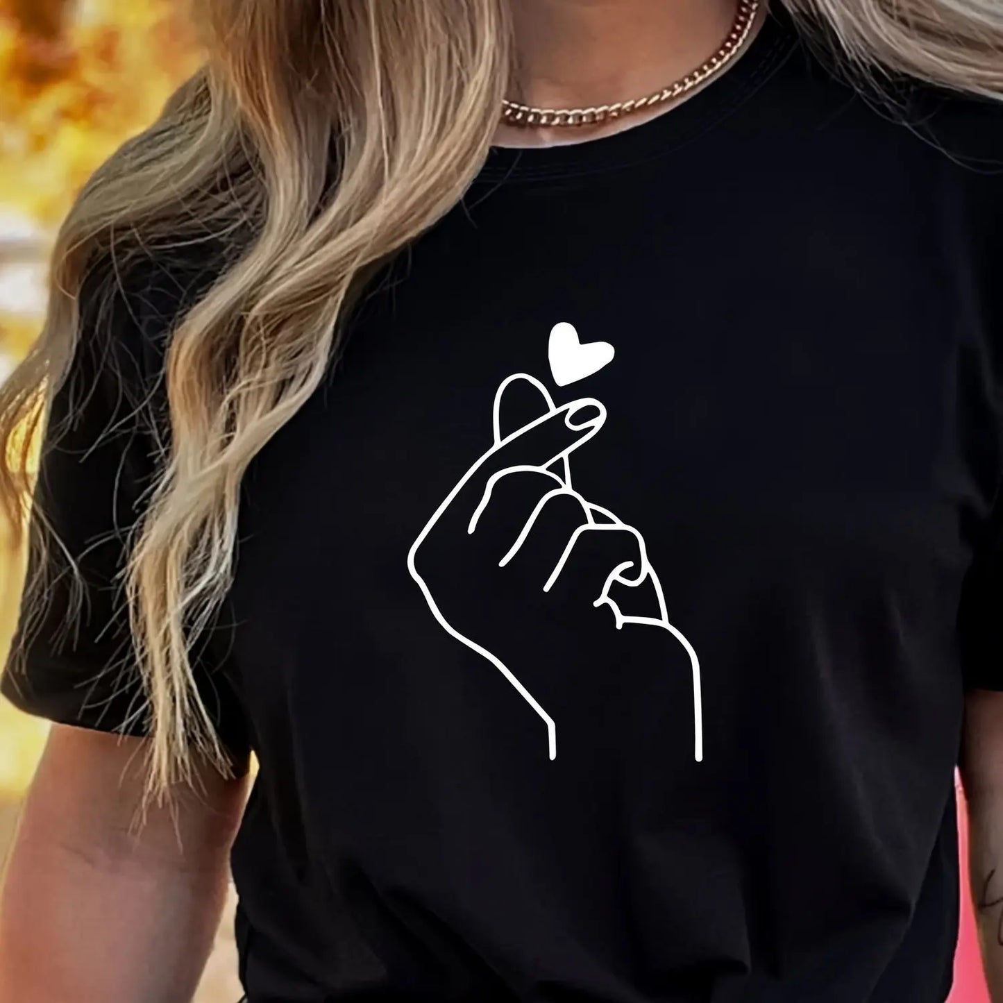 Cute Finger Heart Print Women’s T-Shirt – Casual Short Sleeve Crew Neck Tee